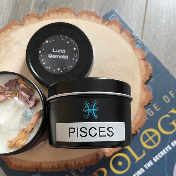 *Pisces* Soy Wax Candle - Picture 1 of 5